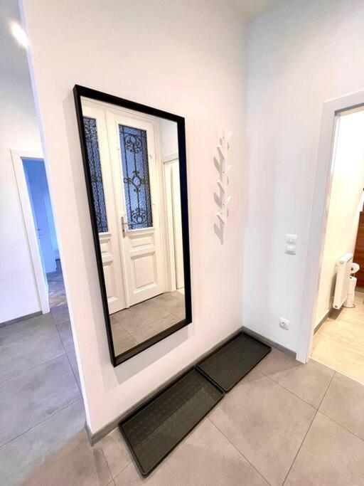 Brand New Spacious & Stylish Aptmt In City-Centre เวียนนา ภายนอก รูปภาพ